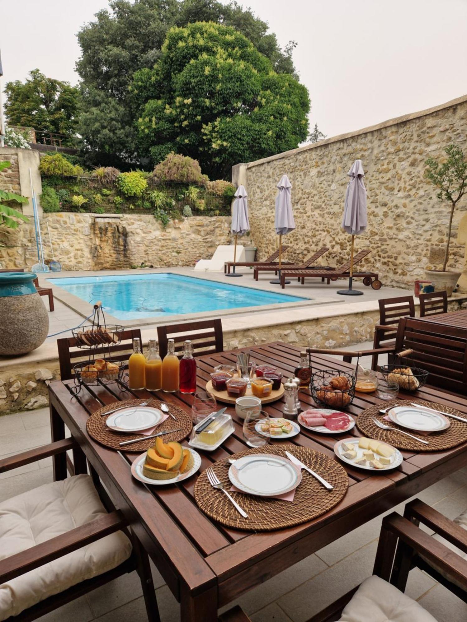 La Maison De Livia, Chambres D'Hotes, Piscine Chauffee, Proche Uzes, Nimes, Ales Sauzet  ภายนอก รูปภาพ